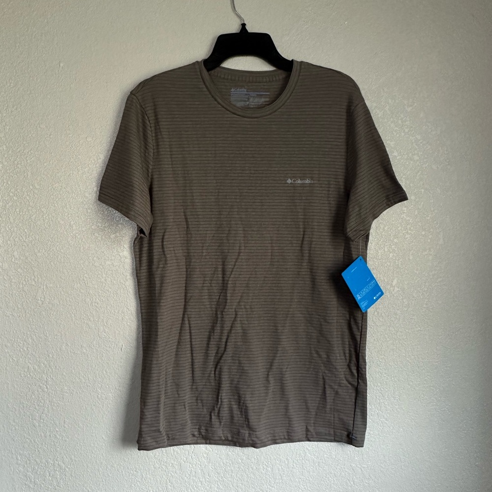 NWT Men’s Columbia Grey Soft Stretchy Crewneck Short Sleeve Shirt